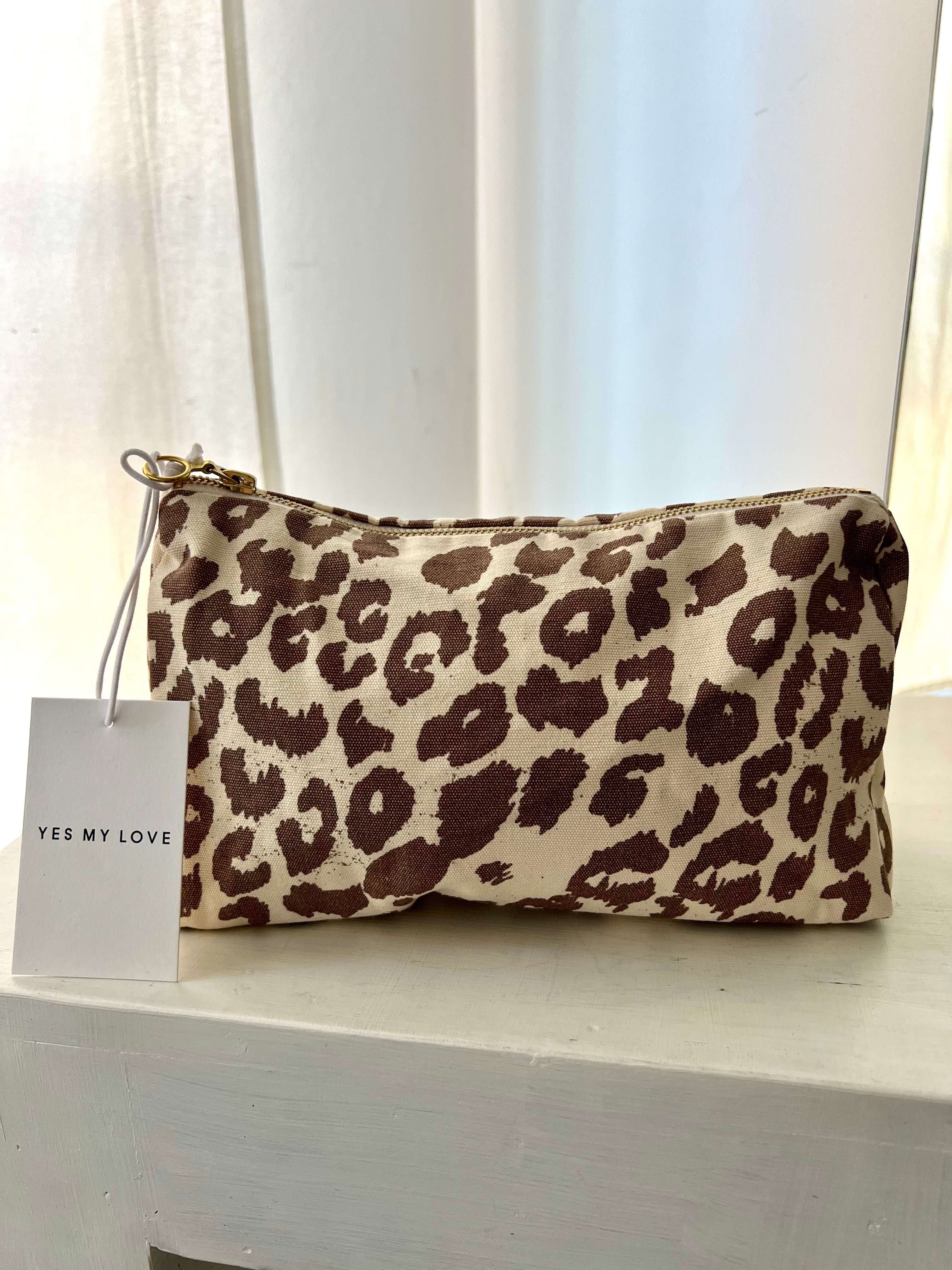 Leo Cosmetic Bag Medium - Black/Cream