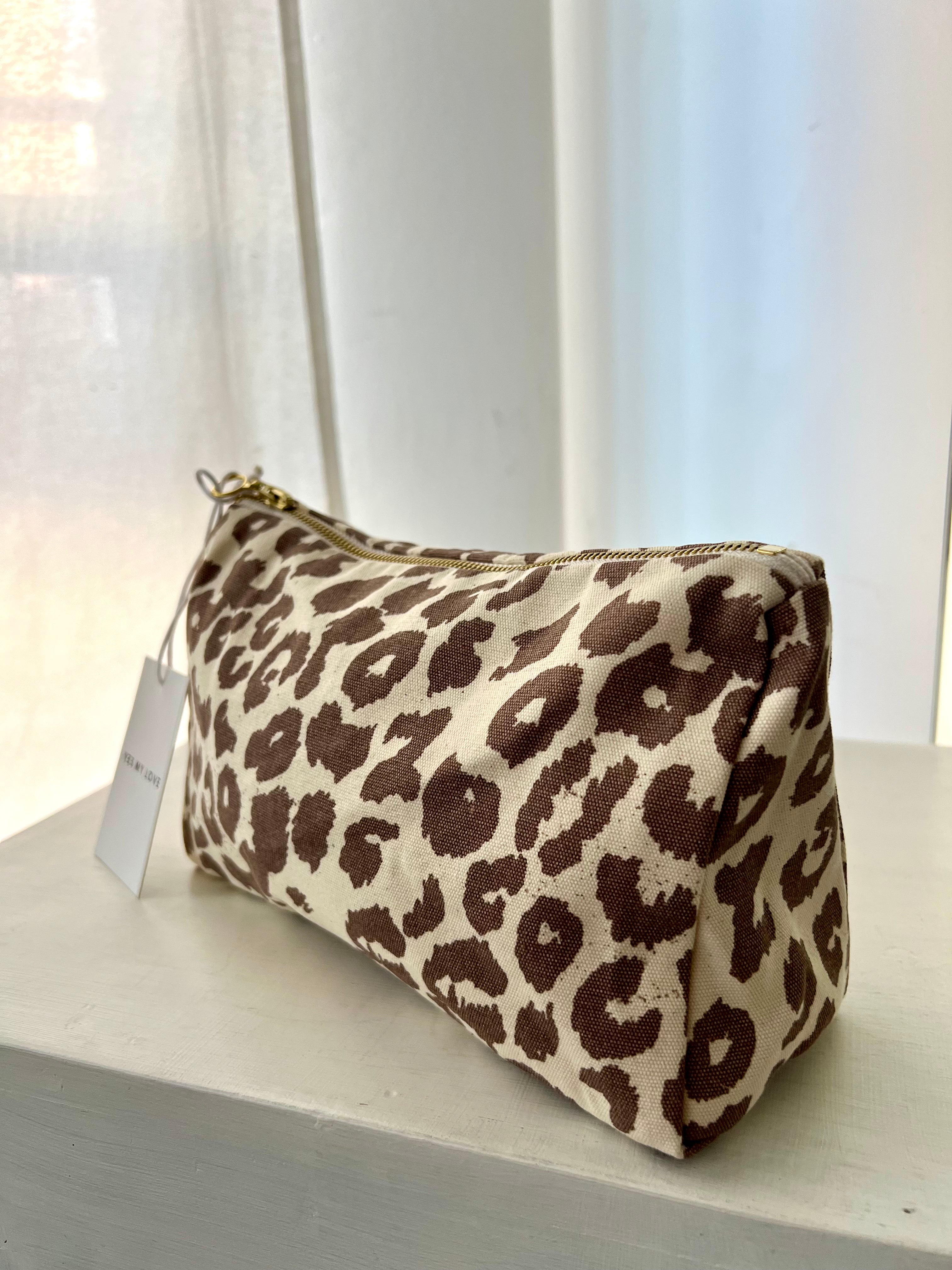 Leo Cosmetic Bag Medium - Black/Cream