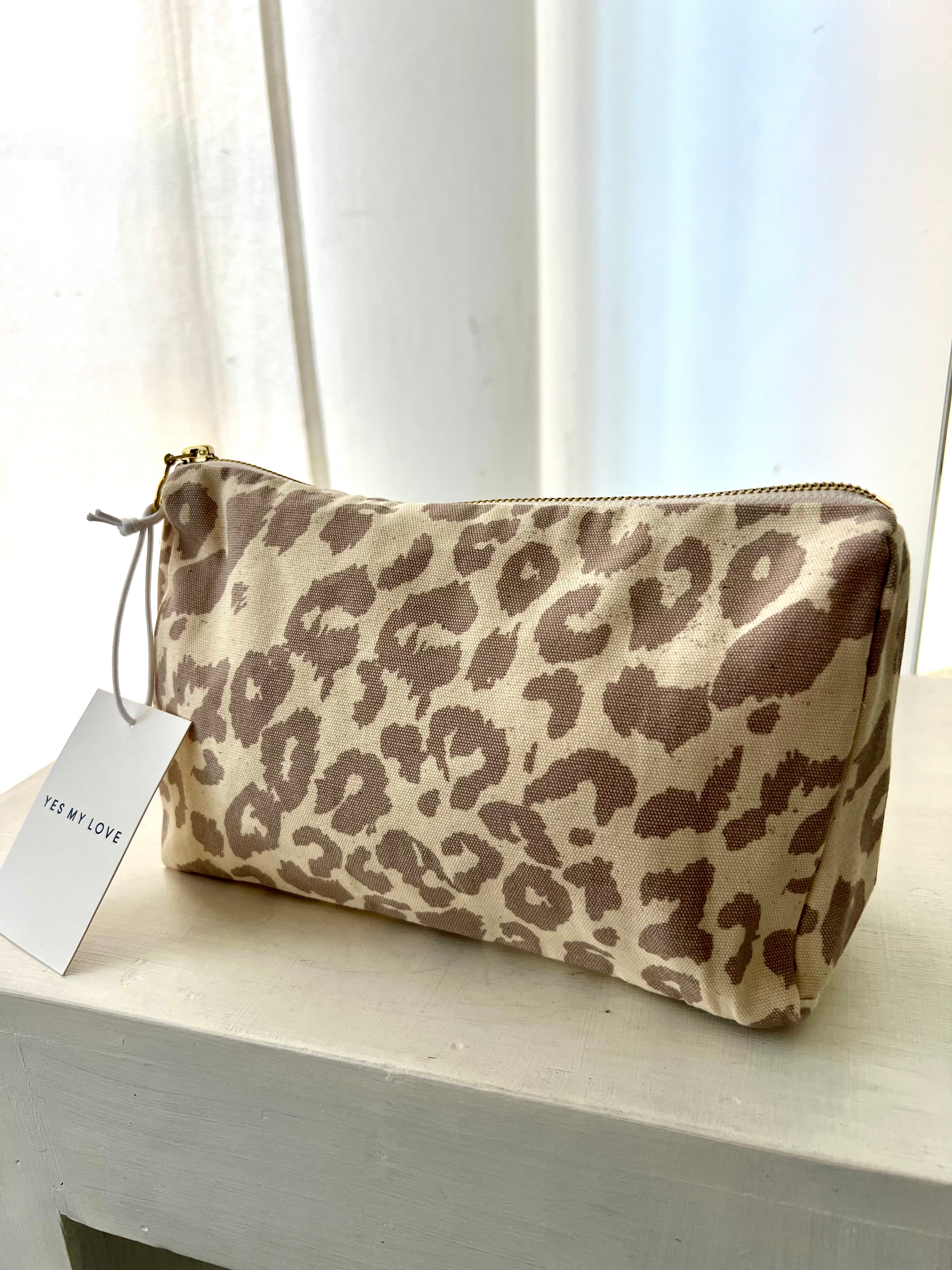 Leo Cosmetic Bag Medium - Black/Cream